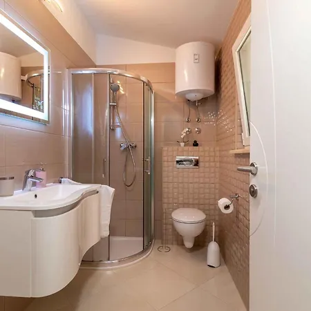شقة In 42463 تروغير